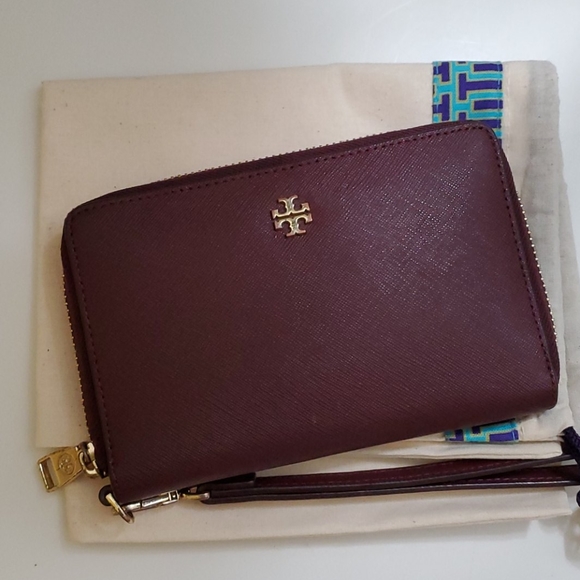 Tory Burch Handbags - Tory Burch smartphone wristlet wallet